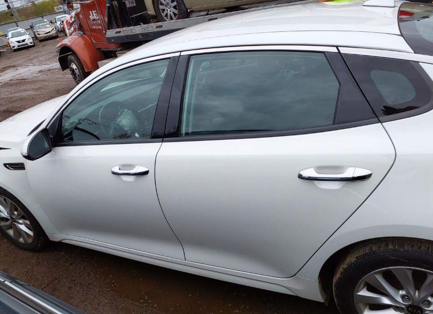 Photo 14 of 2016 Kia Optima EX (VIN 5XXGU4L36GG094801)