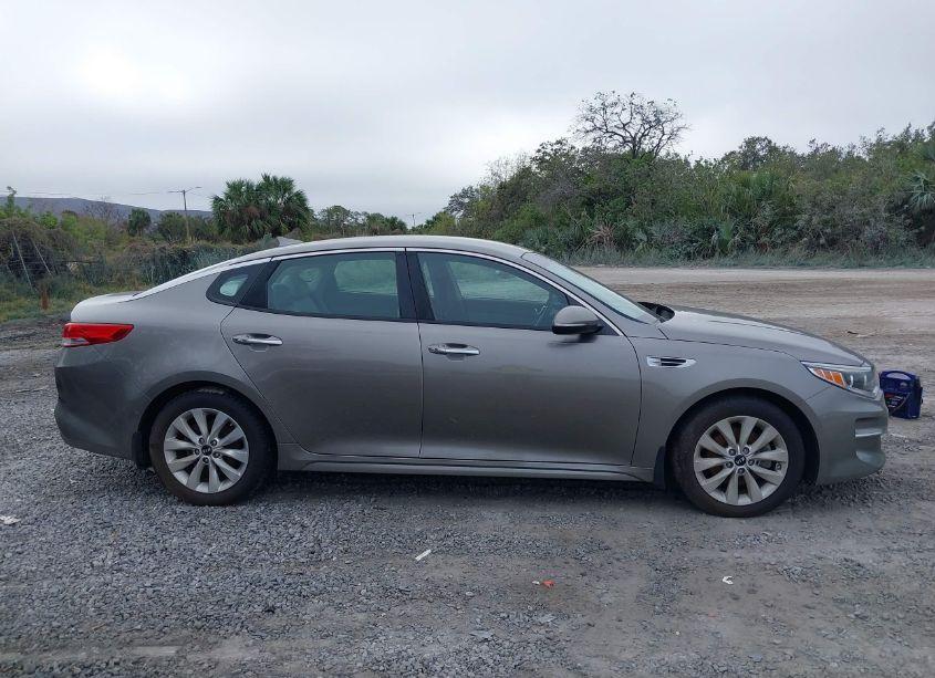 Photo 13 of 2016 Kia Optima EX (VIN 5XXGU4L37GG020934)