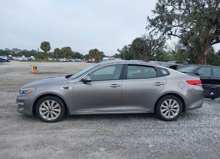 Photo 14 of 2016 Kia Optima EX (VIN 5XXGU4L37GG020934)