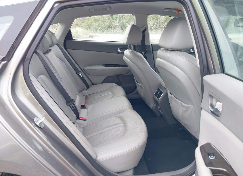 Photo 8 of 2016 Kia Optima EX (VIN 5XXGU4L37GG020934)