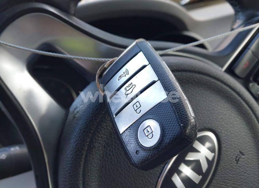 Photo 11 of 2016 Kia Optima EX (VIN 5XXGU4L37GG021307)