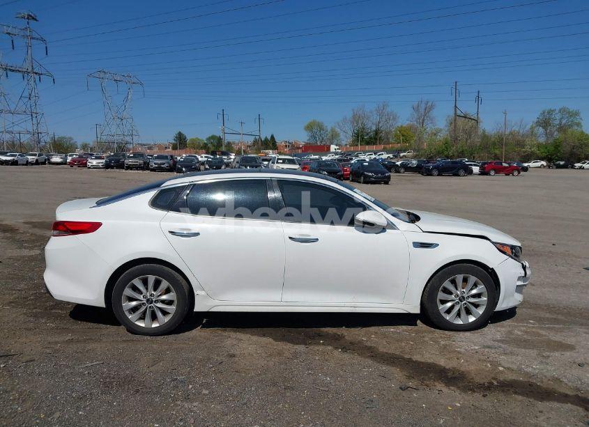 Photo 13 of 2016 Kia Optima EX (VIN 5XXGU4L37GG048085)