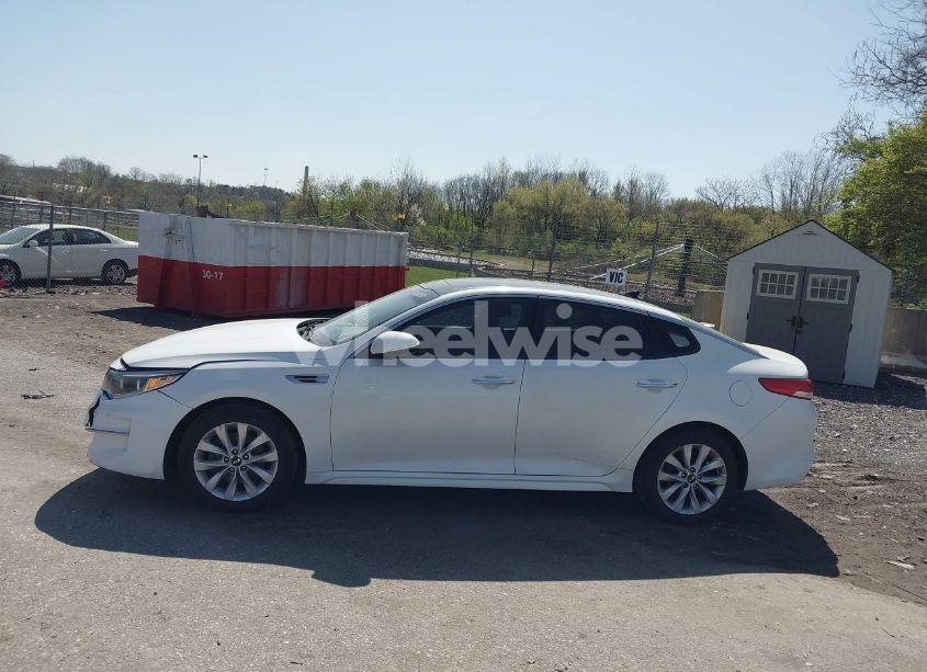 Photo 14 of 2016 Kia Optima EX (VIN 5XXGU4L37GG048085)