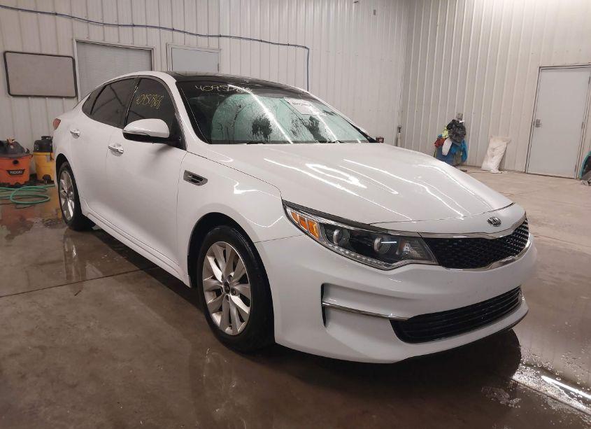2016 Kia Optima EX (VIN 5XXGU4L37GG058678) main photo