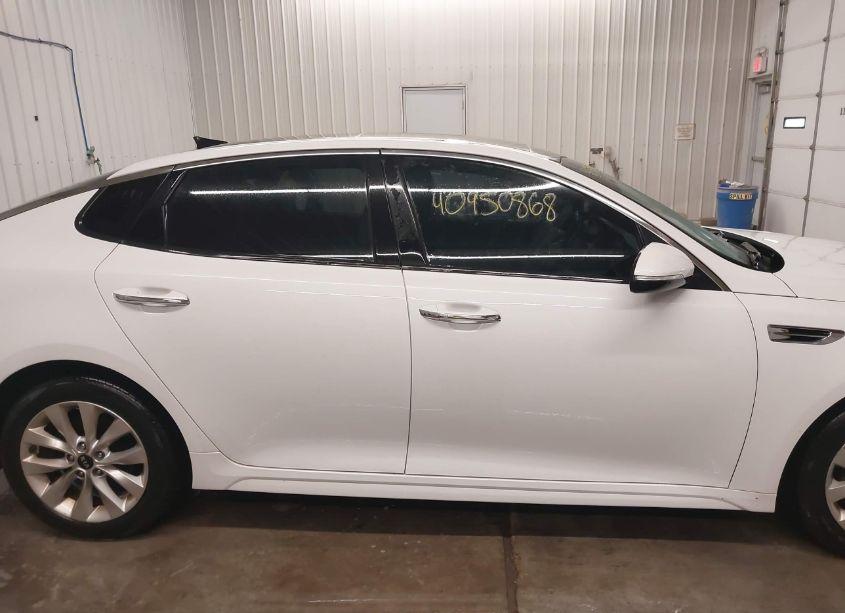 Photo 13 of 2016 Kia Optima EX (VIN 5XXGU4L37GG058678)