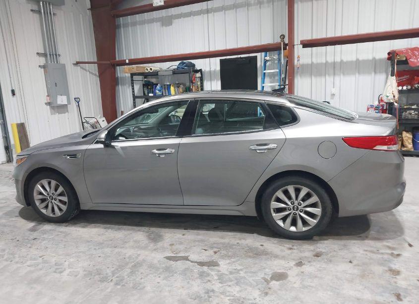 Photo 15 of 2016 Kia Optima EX (VIN 5XXGU4L37GG089655)