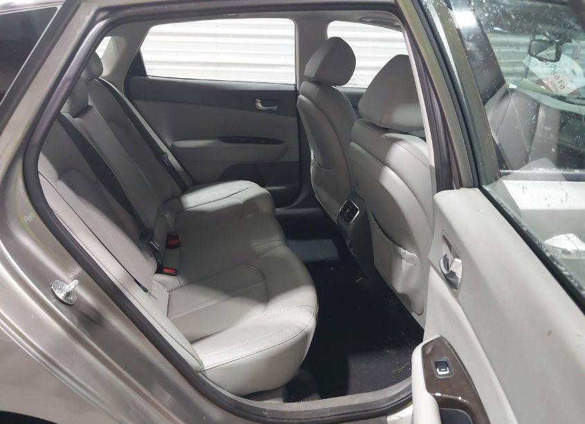 Photo 8 of 2016 Kia Optima EX (VIN 5XXGU4L37GG089655)