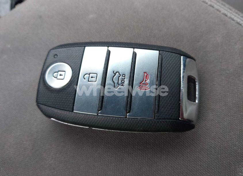 Photo 11 of 2016 Kia Optima EX (VIN 5XXGU4L37GG112562)