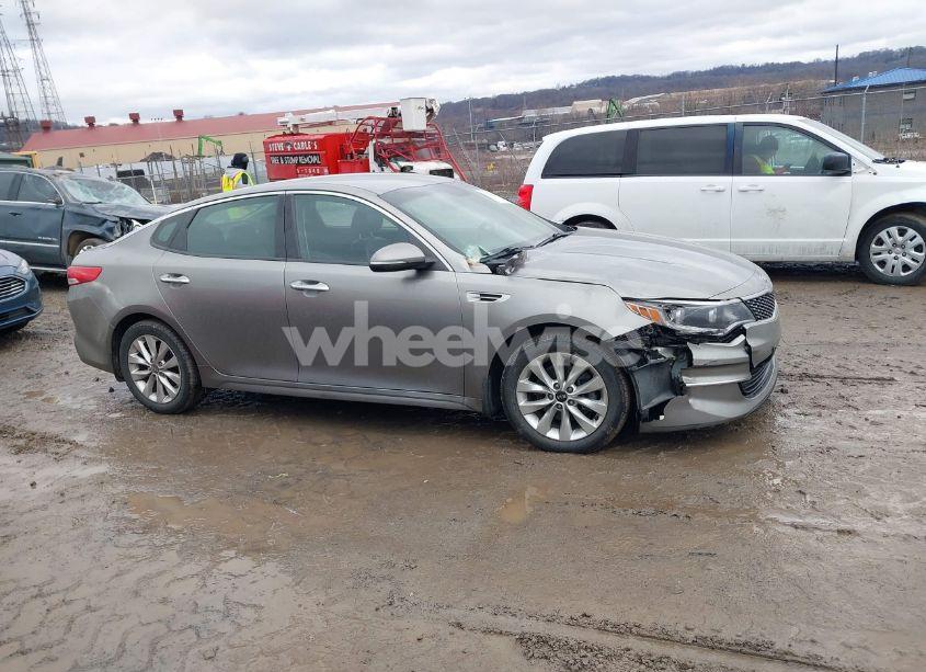 Photo 14 of 2017 Kia Optima EX (VIN 5XXGU4L37HG161049)
