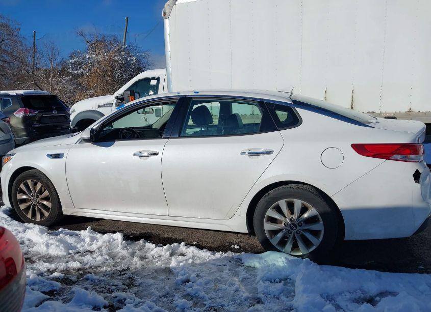 Photo 15 of 2017 Kia Optima EX (VIN 5XXGU4L37HG172035)