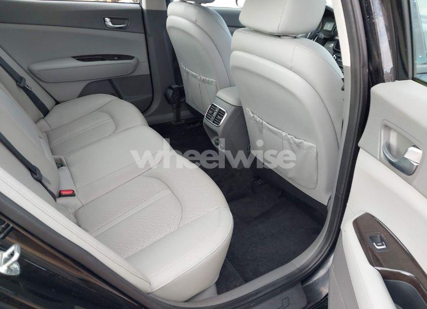 Photo 8 of 2018 Kia Optima EX (VIN 5XXGU4L37JG196535)