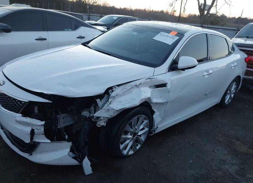 Photo 14 of 2018 Kia Optima EX (VIN 5XXGU4L37JG203855)