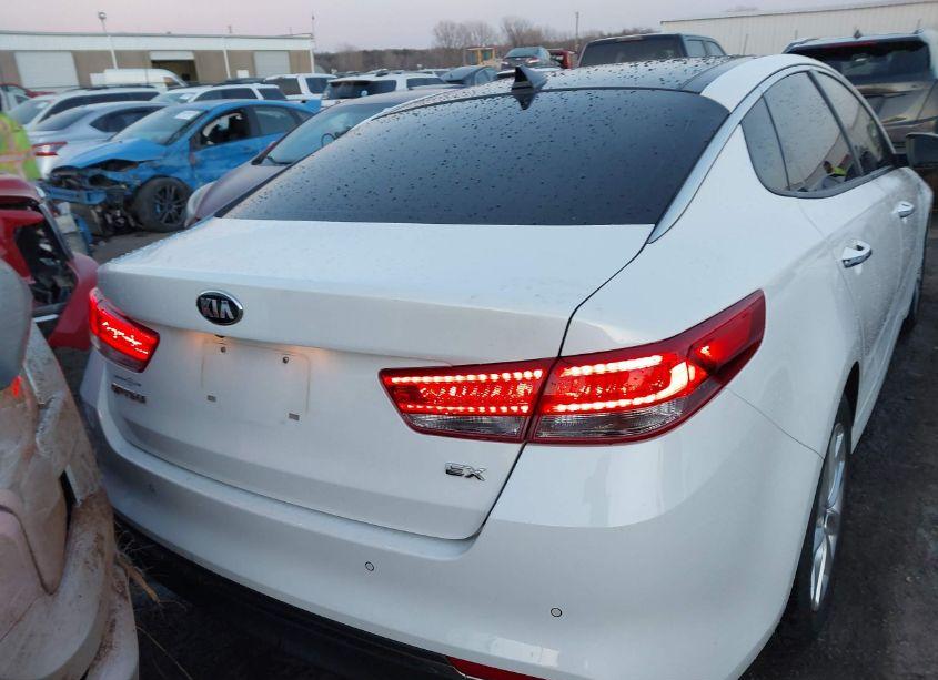 Photo 16 of 2018 Kia Optima EX (VIN 5XXGU4L37JG203855)