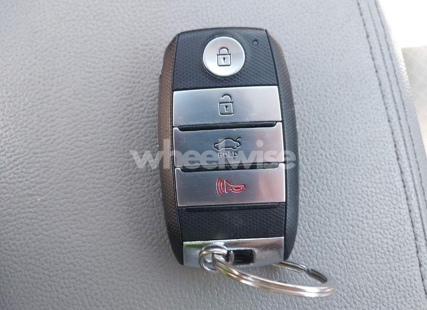 Photo 11 of 2016 Kia Optima EX (VIN 5XXGU4L38GG005052)