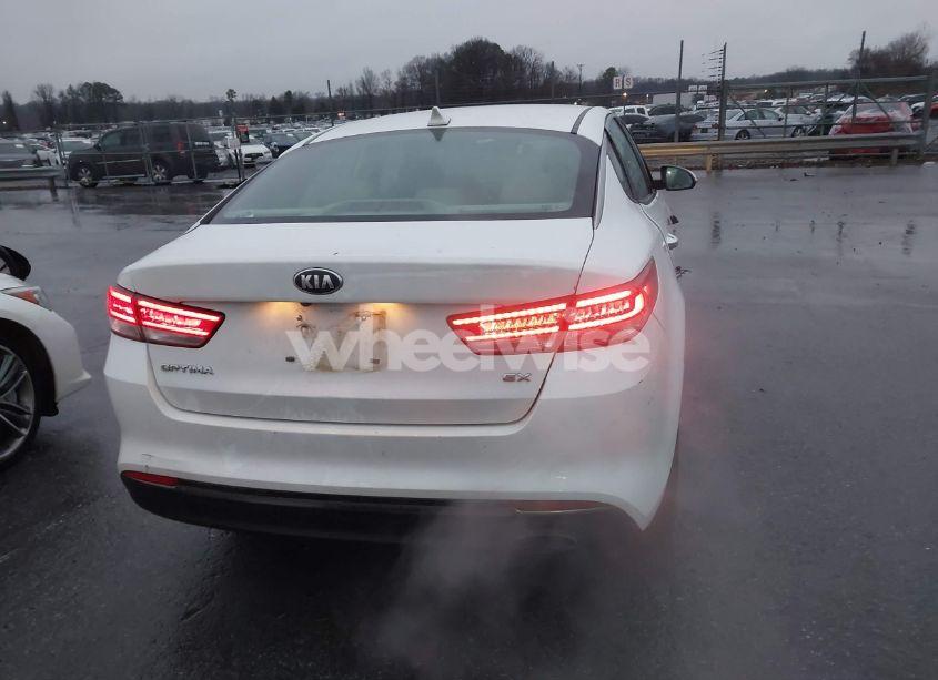 Photo 16 of 2016 Kia Optima EX (VIN 5XXGU4L38GG005892)