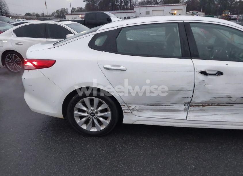 Photo 17 of 2016 Kia Optima EX (VIN 5XXGU4L38GG005892)