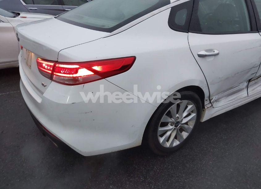 Photo 18 of 2016 Kia Optima EX (VIN 5XXGU4L38GG005892)