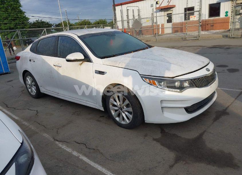 2016 Kia Optima EX (VIN 5XXGU4L38GG008436) main photo