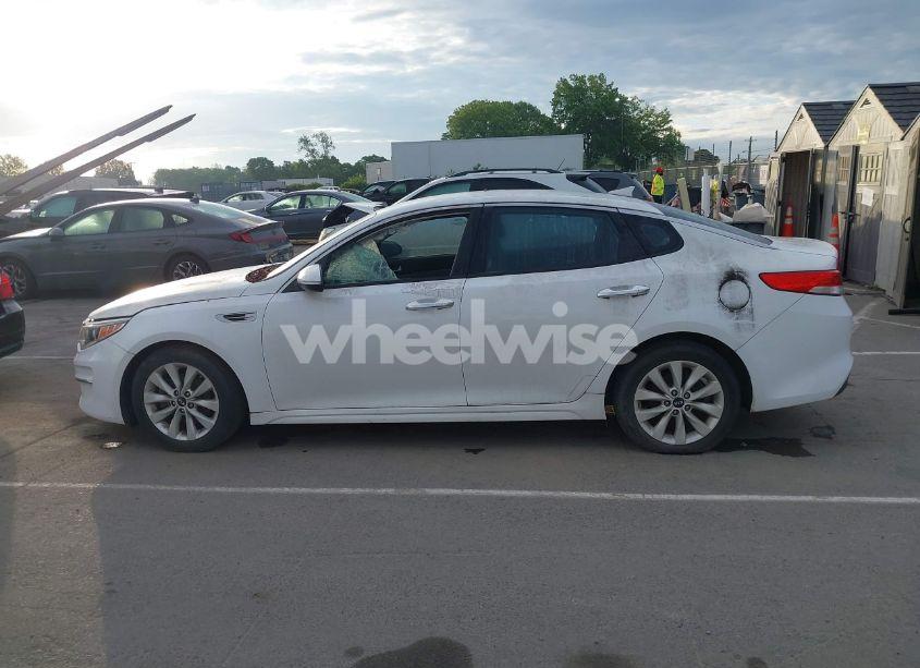 Photo 14 of 2016 Kia Optima EX (VIN 5XXGU4L38GG008436)