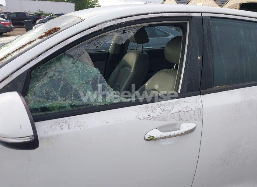 Photo 6 of 2016 Kia Optima EX (VIN 5XXGU4L38GG008436)