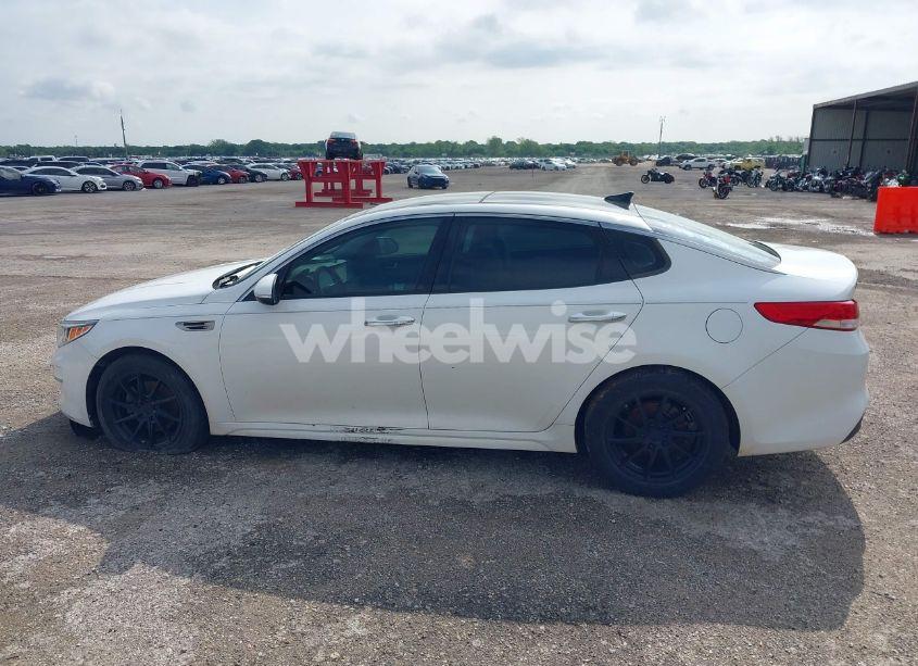 Photo 14 of 2016 Kia Optima EX (VIN 5XXGU4L38GG013197)