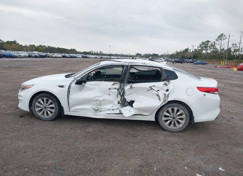 Photo 14 of 2016 Kia Optima EX (VIN 5XXGU4L38GG040402)