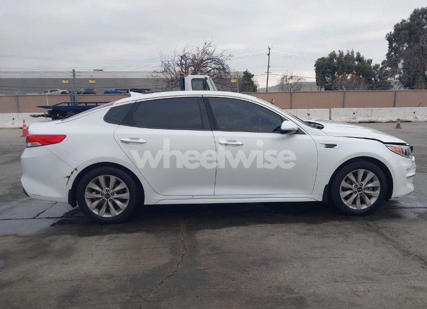 Photo 13 of 2016 Kia Optima EX (VIN 5XXGU4L38GG062304)