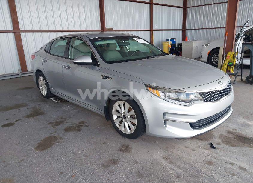 2016 Kia Optima EX (VIN 5XXGU4L38GG081239) main photo