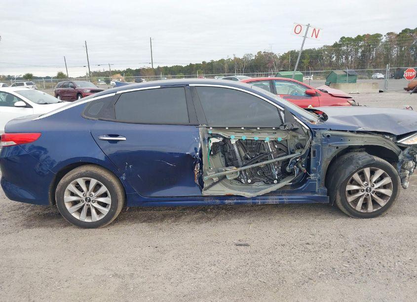 Photo 13 of 2016 Kia Optima EX (VIN 5XXGU4L38GG093312)