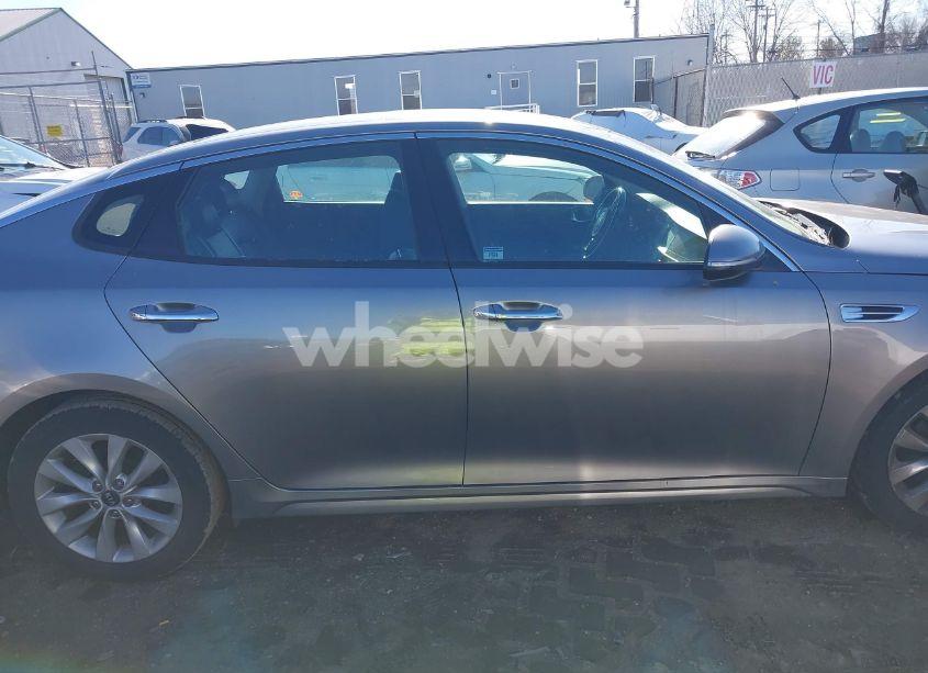 Photo 13 of 2016 Kia Optima EX (VIN 5XXGU4L38GG101019)