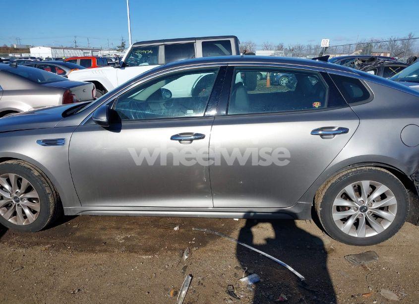 Photo 14 of 2016 Kia Optima EX (VIN 5XXGU4L38GG101019)