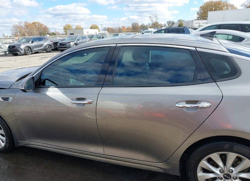 Photo 14 of 2017 Kia Optima EX (VIN 5XXGU4L38HG129517)