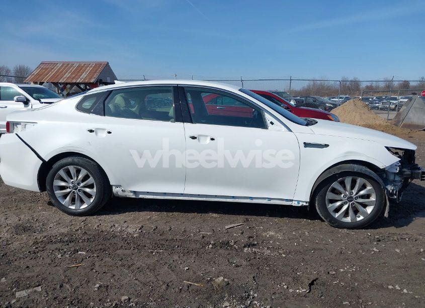 Photo 14 of 2018 Kia Optima EX (VIN 5XXGU4L38JG187956)