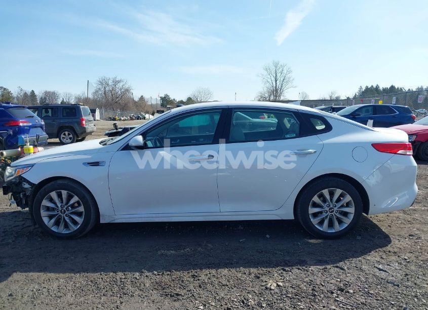 Photo 15 of 2018 Kia Optima EX (VIN 5XXGU4L38JG187956)