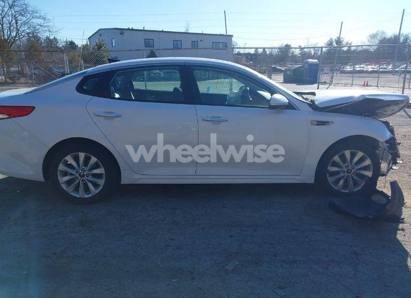 Photo 13 of 2018 Kia Optima EX (VIN 5XXGU4L38JG192817)