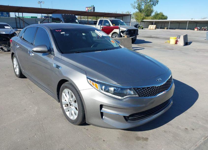 2018 Kia Optima EX (VIN 5XXGU4L38JG222642) main photo