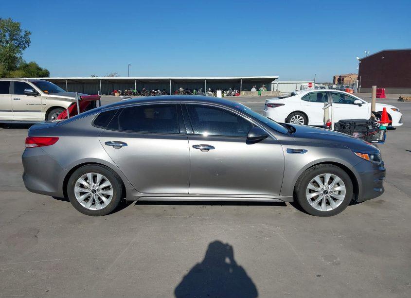 Photo 13 of 2018 Kia Optima EX (VIN 5XXGU4L38JG222642)