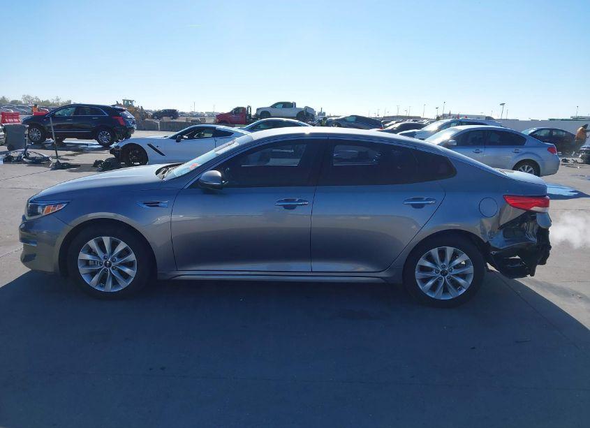 Photo 14 of 2018 Kia Optima EX (VIN 5XXGU4L38JG222642)