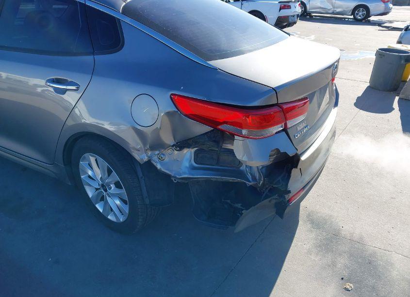 Photo 6 of 2018 Kia Optima EX (VIN 5XXGU4L38JG222642)