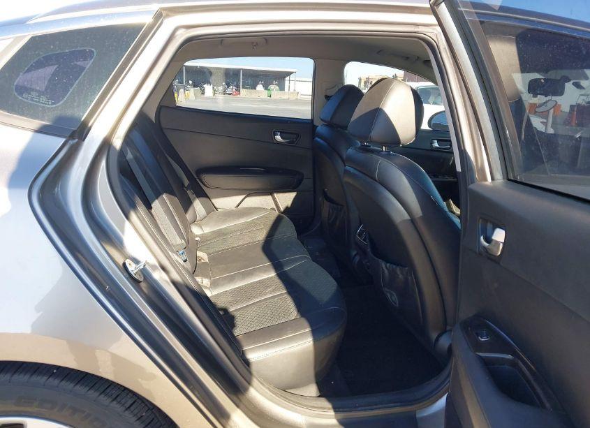 Photo 8 of 2018 Kia Optima EX (VIN 5XXGU4L38JG222642)