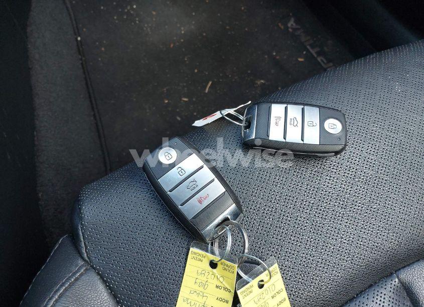 Photo 11 of 2016 Kia Optima EX (VIN 5XXGU4L39GG010289)