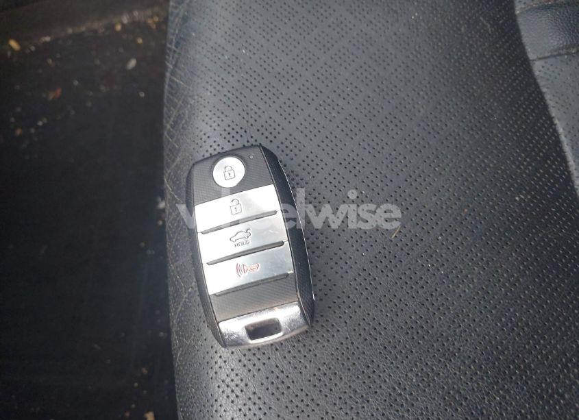 Photo 11 of 2016 Kia Optima EX (VIN 5XXGU4L39GG041624)