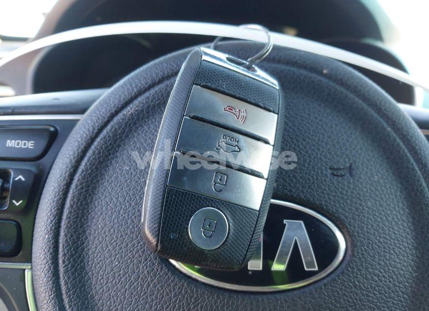 Photo 11 of 2016 Kia Optima EX (VIN 5XXGU4L39GG051022)