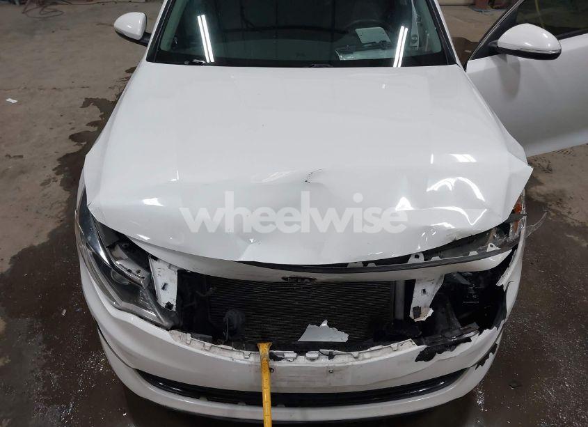 Photo 10 of 2016 Kia Optima EX (VIN 5XXGU4L39GG107024)
