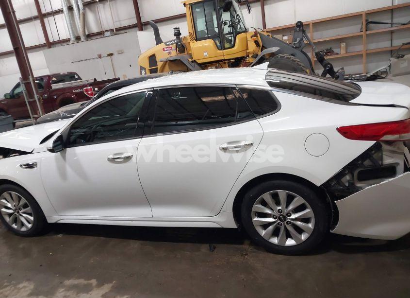 Photo 14 of 2016 Kia Optima EX (VIN 5XXGU4L39GG107024)