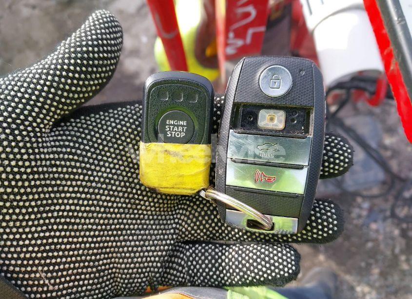 Photo 11 of 2018 Kia Optima EX (VIN 5XXGU4L39JG220852)