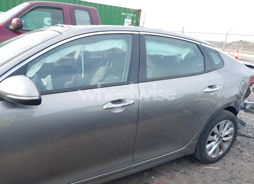 Photo 15 of 2018 Kia Optima EX (VIN 5XXGU4L39JG220852)