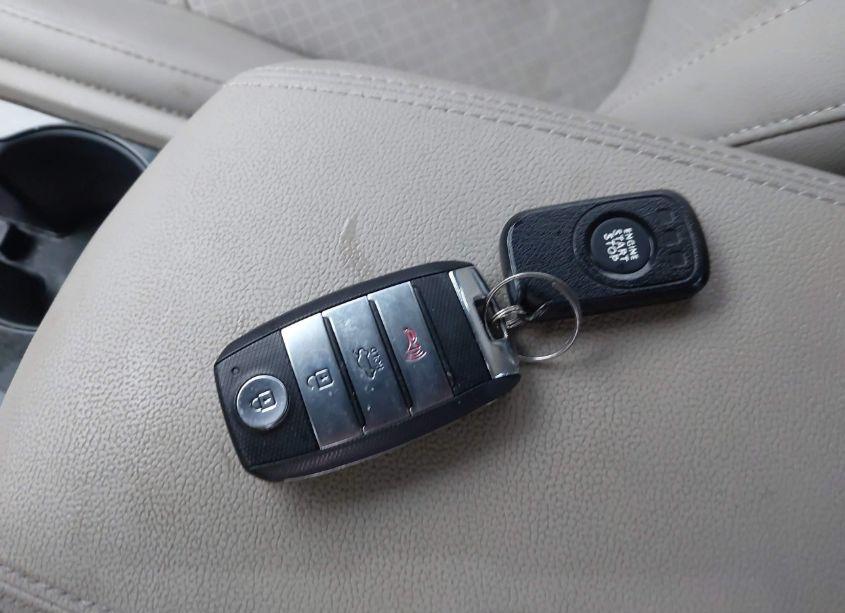 Photo 11 of 2018 Kia Optima EX (VIN 5XXGU4L39JG252975)