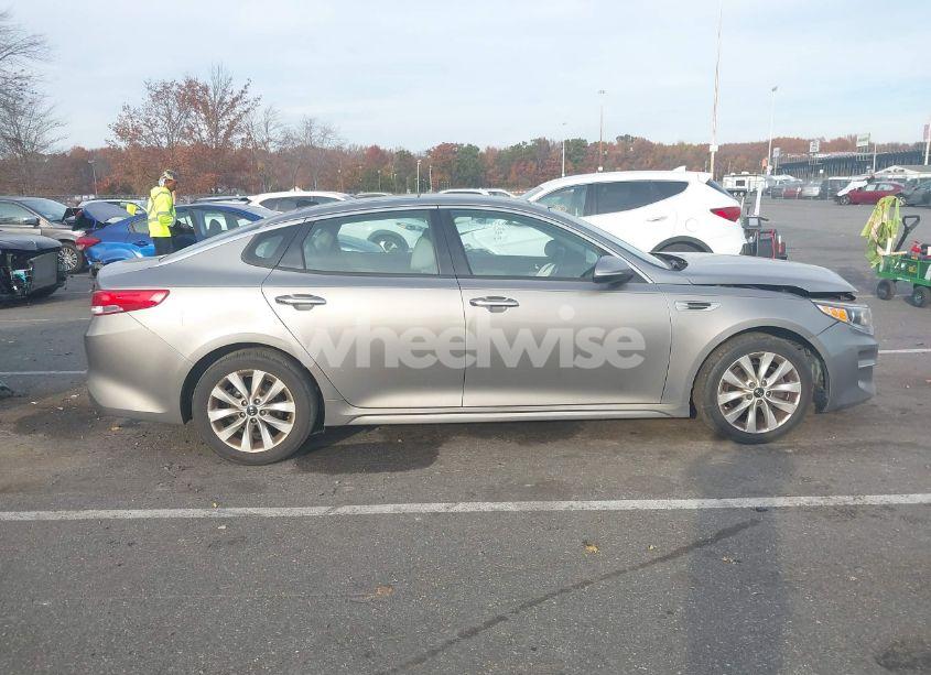 Photo 13 of 2016 Kia Optima EX (VIN 5XXGU4L3XGG064278)