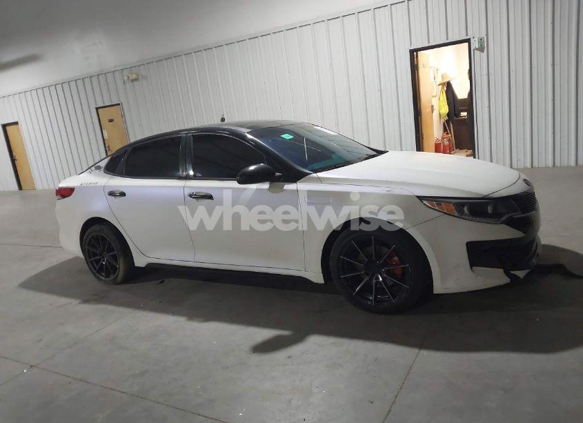 Photo 13 of 2016 Kia Optima EX (VIN 5XXGU4L3XGG087429)